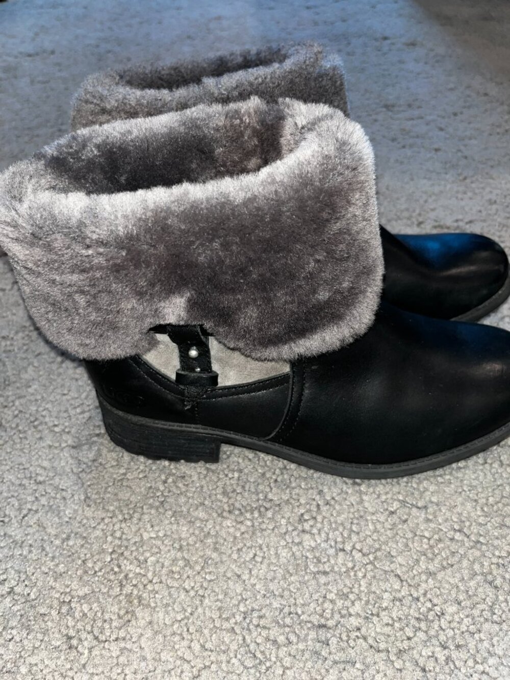 UGG Chyler Convertible Sheepskin Fur Cuff Black Leather Ankle Boots - NWOT - 8.5